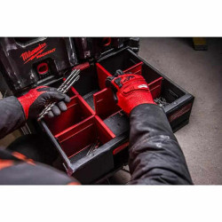 4932472129 MILWAUKEE PACKOUT™ ĮRANKIŲ DĖŽĖ SU 2 STALČIAIS